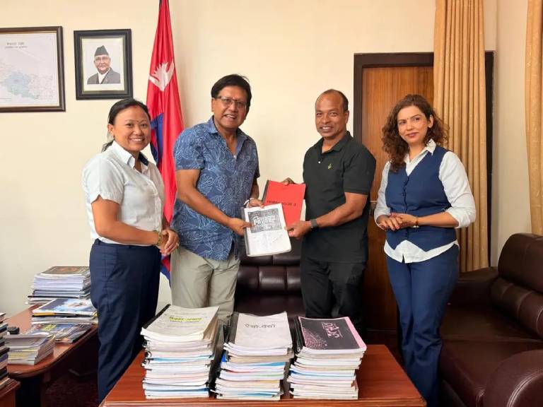 चलचित्रकर्मी पुरुषोत्तम प्रधानद्वारा ५ दर्जनभन्दा बढी चलचित्रका स्क्रिप्ट चलचित्र विकास बोर्डलाई हस्तान्तरण चलचित्रकर्मी पुरुषोत्तम प्रधानद्वारा ५ दर्जनभन्दा बढी चलचित्रका स्क्रिप्ट चलचित्र विकास बोर्डलाई हस्तान्तरण