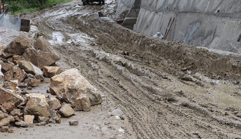 वर्षाका कारण देशभरका सात राजमार्ग अवरुद्ध, १३ राजमार्ग एकतर्फी सञ्चालनमा वर्षाका कारण देशभरका सात राजमार्ग अवरुद्ध, १३ राजमार्ग एकतर्फी सञ्चालनमा