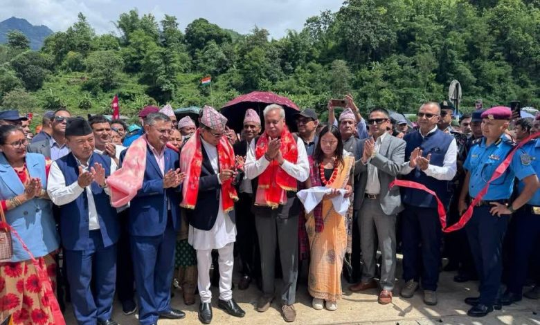 मन्त्री दाहाल र राजदूत श्रीवास्तवद्वारा हेवा खोला बेलिब्रिज उद्घाटन मन्त्री दाहाल र राजदूत श्रीवास्तवद्वारा हेवा खोला बेलिब्रिज उद्घाटन
