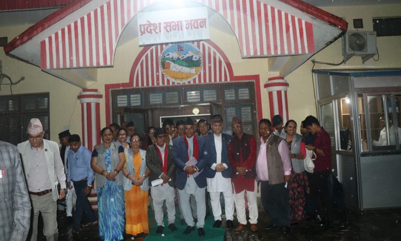 सुदूरपश्चिमका मुख्यमन्त्री कमलबहादुर शाहलाई विश्वासको मत प्राप्त सुदूरपश्चिमका मुख्यमन्त्री कमलबहादुर शाहलाई विश्वासको मत प्राप्त