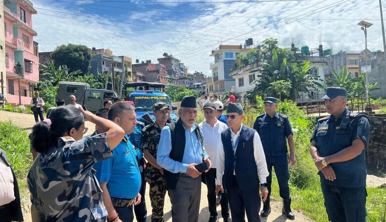 धादिङमा शनिवार आएको बाढीले क्षतिग्रस्त स्थानहरूको मन्त्री अधिकारीले स्थलगत अनुगमन