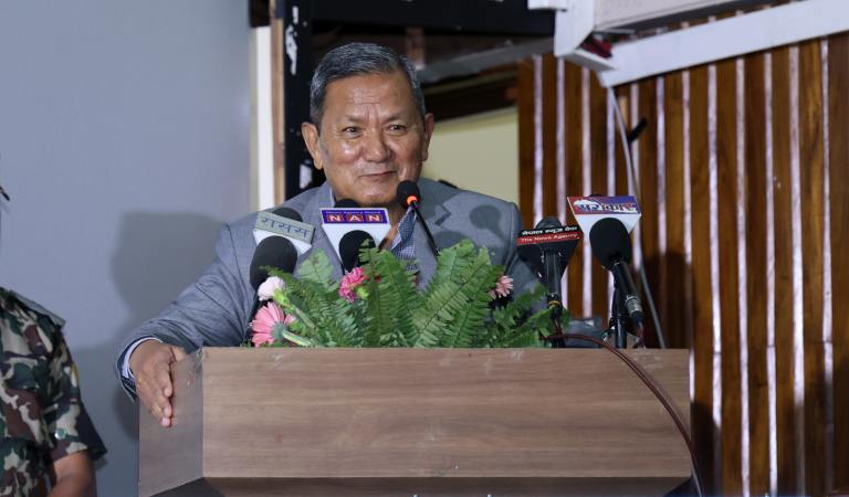 सरकारको प्रवक्ताद्वारा ८६ जना विशिष्ट चलचित्रकर्मीलाई परिचय पत्र प्रदान