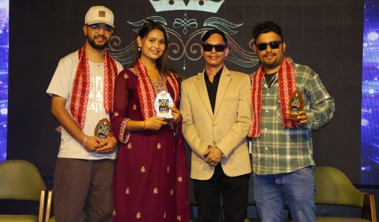 ‘नखरा’ बोलको तीज गीतको भिडियोले पायो राम्रो प्रतिक्रिया ‘नखरा’ बोलको तीज गीतको भिडियोले पायो राम्रो प्रतिक्रिया