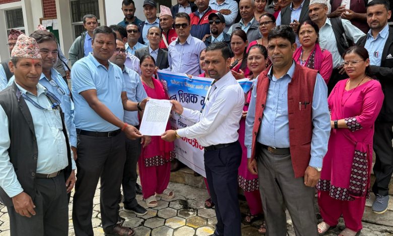 शिक्षकहरूले शिक्षा इकाई मा दिए धर्ना शिक्षकहरूले शिक्षा इकाई मा दिए धर्ना