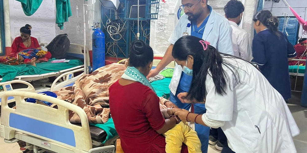 दैलेख अस्पतालमा बिरामीको बढ्दो चाप, उपचारमा समस्या दैलेख अस्पतालमा बिरामीको बढ्दो चाप, उपचारमा समस्या