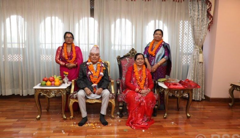 राष्ट्रपति पौडेलबाट शुभसाइतमा बहिनीहरूबाट तिहारको टीका ग्रहण