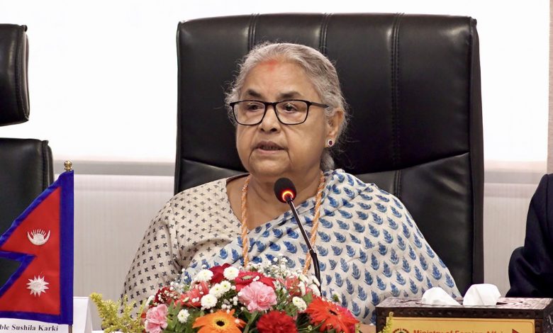 प्रधानमन्त्रीद्वारा गृहमन्त्री र सुरक्षा प्रमुखहरूसँग छलफल प्रधानमन्त्रीद्वारा गृहमन्त्री र सुरक्षा प्रमुखहरूसँग छलफल