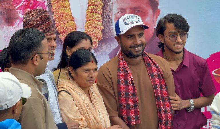 राम्रो वर्ड अफ माउथपछि मोफसलका दर्शक भेट्न निस्कियो ‘वरिष्ठ बलराम’ टिम