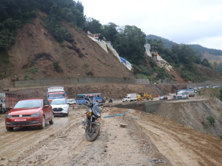 साँगामा सडकको कन्तबिजोग (फोटो फिचर)