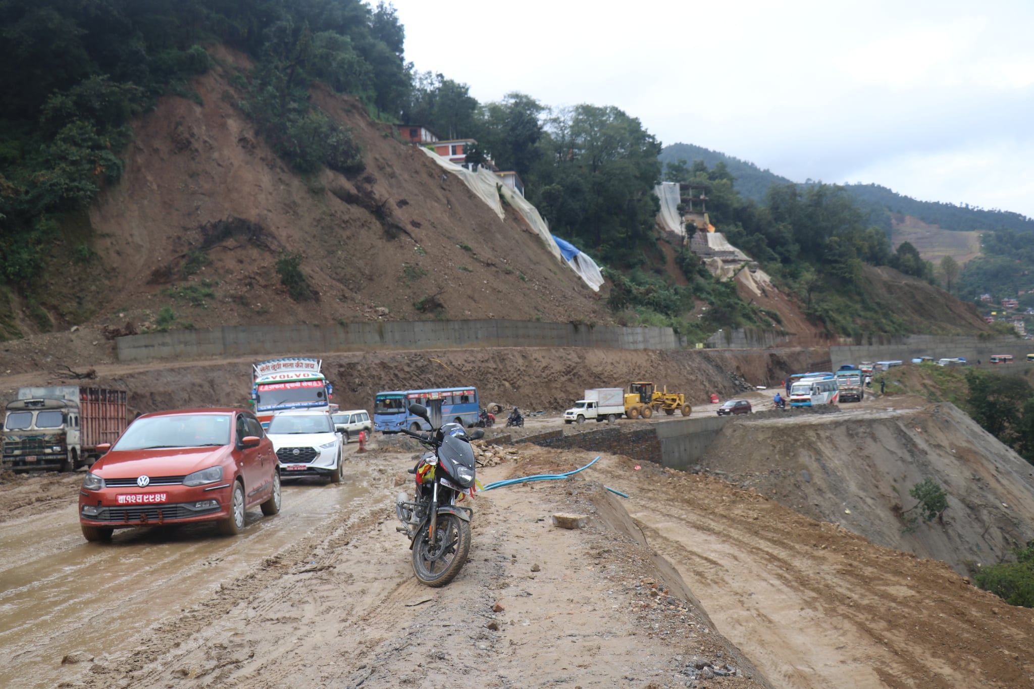 साँगामा सडकको कन्तबिजोग (फोटो फिचर) साँगामा सडकको कन्तबिजोग (फोटो फिचर)