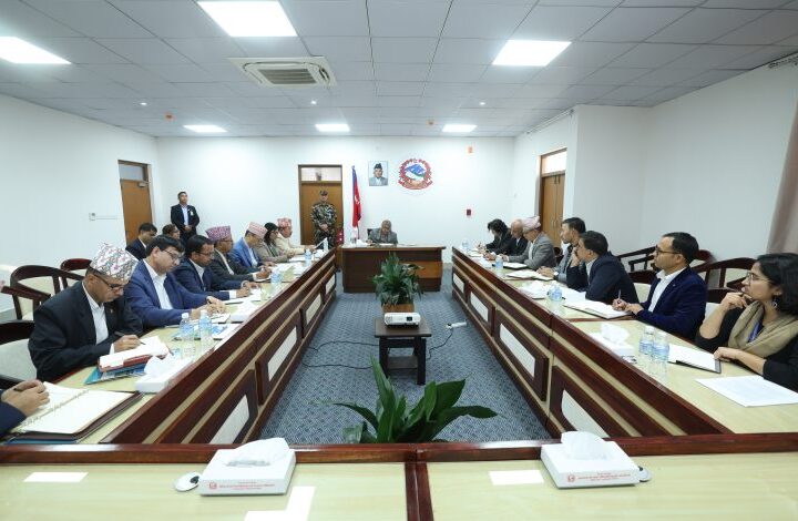 निर्वाचनमा उम्मेदवारको खर्च घटाउने विषयमा प्रधानमन्त्रीको चासो