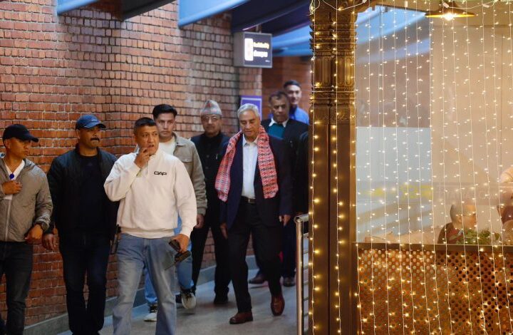 स्वदेश फर्किए देउवा दम्पती