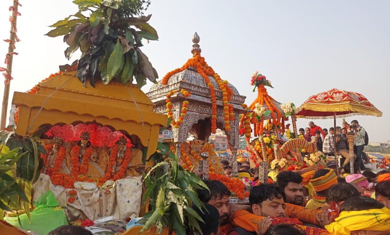 जनकपुरधामस्थित जानकी मन्दिरमा श्रद्धालु भक्तजनको घुइँचो जनकपुरधामस्थित जानकी मन्दिरमा श्रद्धालु भक्तजनको घुइँचो