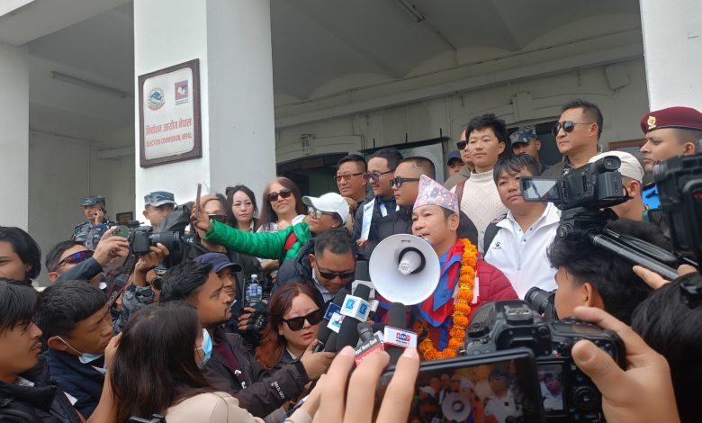 हर्क साम्पाङ नेतृत्वको पार्टीलाई दल दर्ताको प्रमाणपत्र प्रदान हर्क साम्पाङ नेतृत्वको पार्टीलाई दल दर्ताको प्रमाणपत्र प्रदान