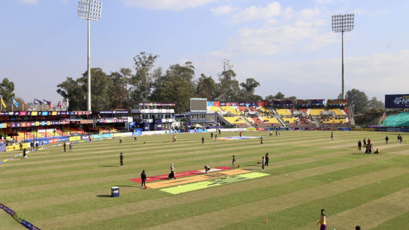 एनपिएल दोस्रो संस्करणः उद्घाटन खेलमा काठमान्डु गोर्खाजले जनकपुर बोल्टस्विरुद्ध फिल्डिङ गर्दै