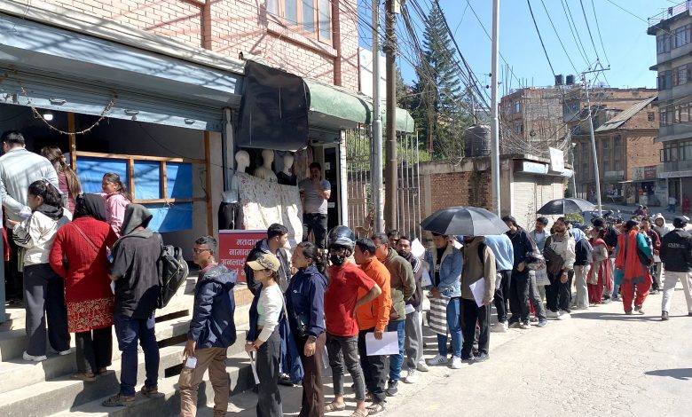 नयाँ मतदाता नामावली दर्ता गर्न देशभर युवाहरुको सहभागिता बढ्दै नयाँ मतदाता नामावली दर्ता गर्न देशभर युवाहरुको सहभागिता बढ्दै