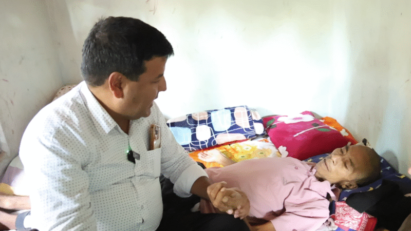 आर्थिक अभावले उपचार गर्न असमर्थ मगरलाई डा.शर्माले उलब्ध गराए निःशुल्क उपचार आर्थिक अभावले उपचार गर्न असमर्थ मगरलाई डा.शर्माले उलब्ध गराए निःशुल्क उपचार