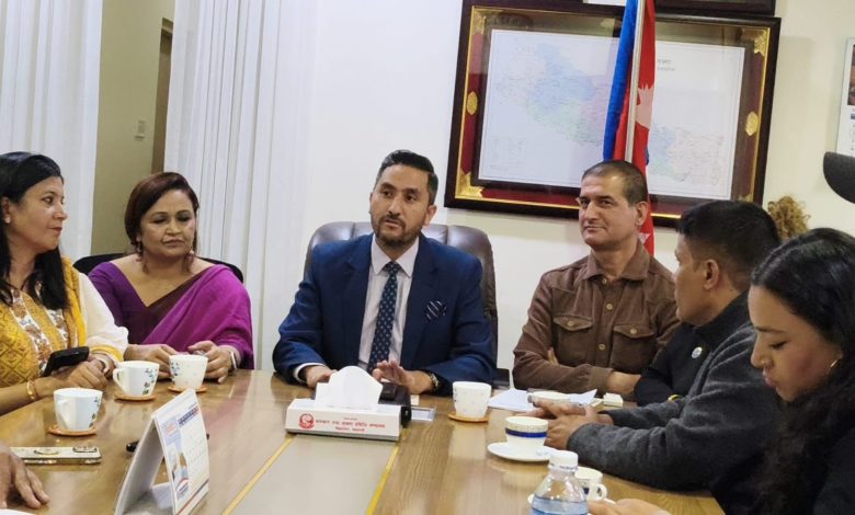 सरकार पत्रकारको हकहित र पेशागत सुरक्षाका लागि प्रतिबद्ध छः सञ्चारमन्त्री खरेल सरकार पत्रकारको हकहित र पेशागत सुरक्षाका लागि प्रतिबद्ध छः सञ्चारमन्त्री खरेल