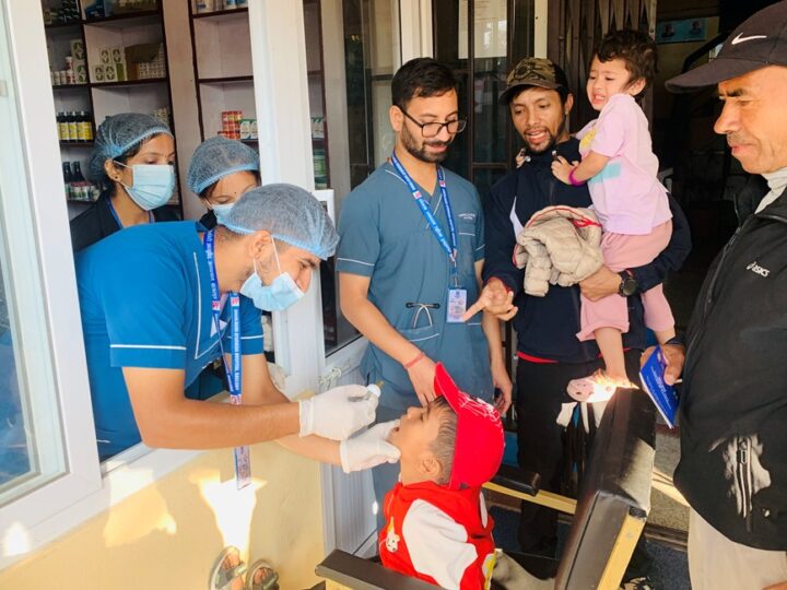 तनहुँमा पहिलो पटक बालबालिकालाई ‘स्वर्णविन्दु प्राशन’