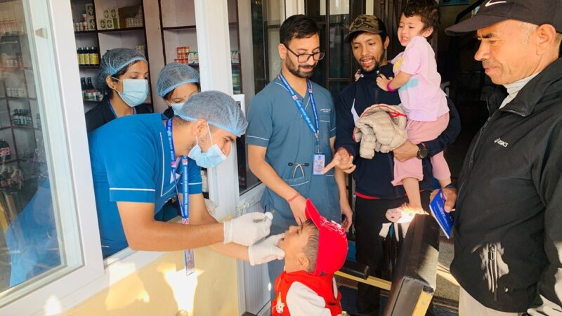 तनहुँमा पहिलो पटक बालबालिकालाई ‘स्वर्णविन्दु प्राशन’