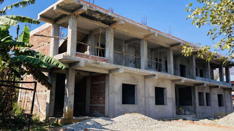 ३ वर्षमा ३ पटक थपियो म्याद,भवन निर्माण अझै अधुरै