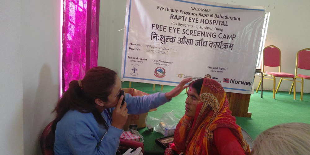 पायक पर्ने स्थानमै आँखाजाँच शिविर आयोजना गर्दा … पायक पर्ने स्थानमै आँखाजाँच शिविर आयोजना गर्दा …