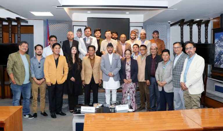 चलचित्र क्षेत्रका प्रतिनिधिहरूको मन्त्री खरेलसँग नीतिगत मागबारे छलफल चलचित्र क्षेत्रका प्रतिनिधिहरूको मन्त्री खरेलसँग नीतिगत मागबारे छलफल