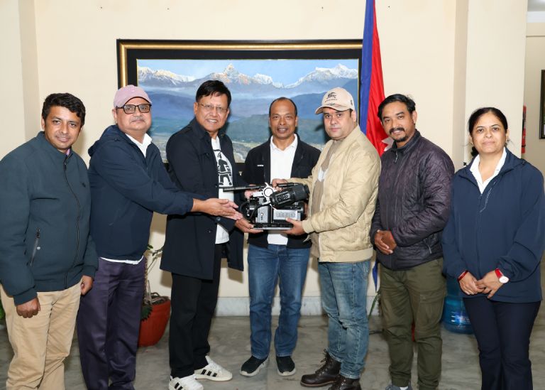 चलचित्र संग्राहलयका लागि रेड एमएक्स क्यामेरा प्रदान चलचित्र संग्राहलयका लागि रेड एमएक्स क्यामेरा प्रदान