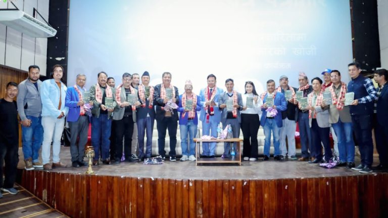 ‘चलचित्र पत्रकार इतिहास देखि वर्तमान सम्म’ लोकार्पित ‘चलचित्र पत्रकार इतिहास देखि वर्तमान सम्म’ लोकार्पित