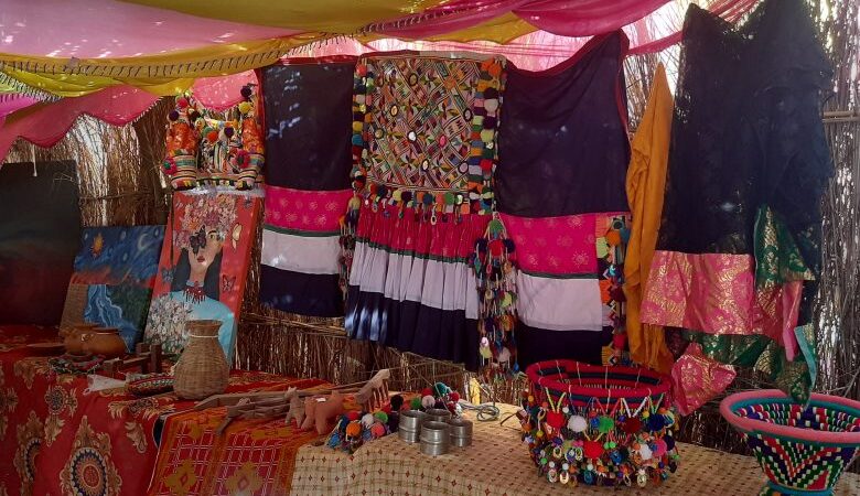 लोकसंस्कृति जगेर्ना गर्न ‘थारू कला प्रदर्शनी घर’