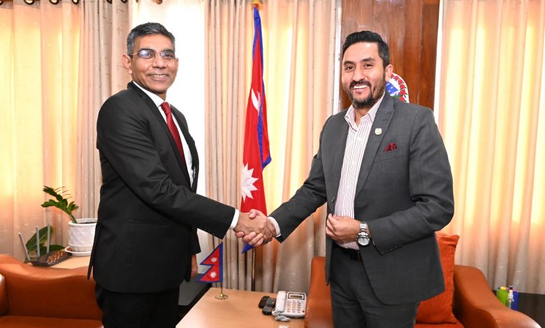 सञ्चारमन्त्री खरेलसँग भारतीय अतिरिक्त सचिवको शिष्टाचार भेट सञ्चारमन्त्री खरेलसँग भारतीय अतिरिक्त सचिवको शिष्टाचार भेट