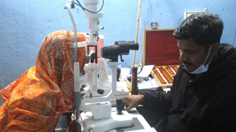 चेतनाको अभाव र गरिबीले थला परेको मर्चवारमा आँखाको ज्योति