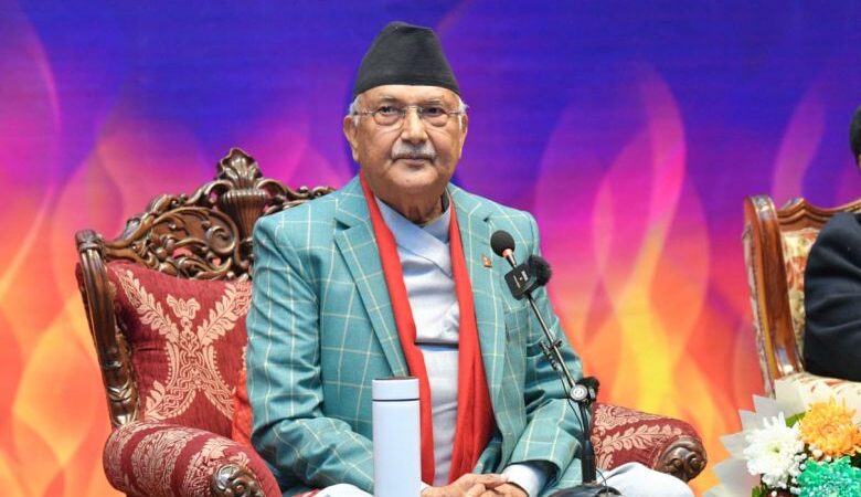 एमाले–काँग्रेसबाहेक अरुले सरकार बनाउनै सक्दैनन् : अध्यक्ष ओली एमाले–काँग्रेसबाहेक अरुले सरकार बनाउनै सक्दैनन् : अध्यक्ष ओली