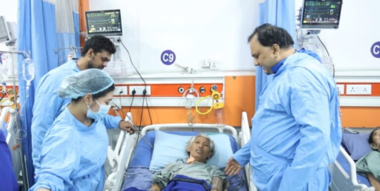 काठमाडौं मेडिकल कलेजमा चिरफारबिनै मस्तिष्क रक्तस्रावको दुर्लभ उपचार