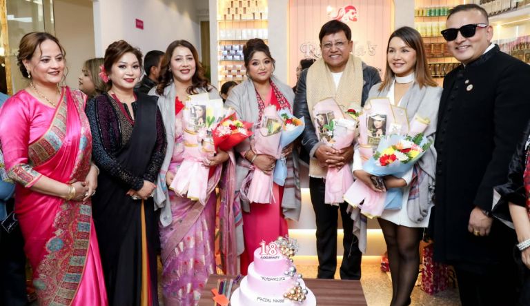 दिनेश डिसी र दीपाश्रीद्धारा छैटौँ रश्मिलाज फेसियल हाउस हात्तिगौडा शाखा उद्धघाटन