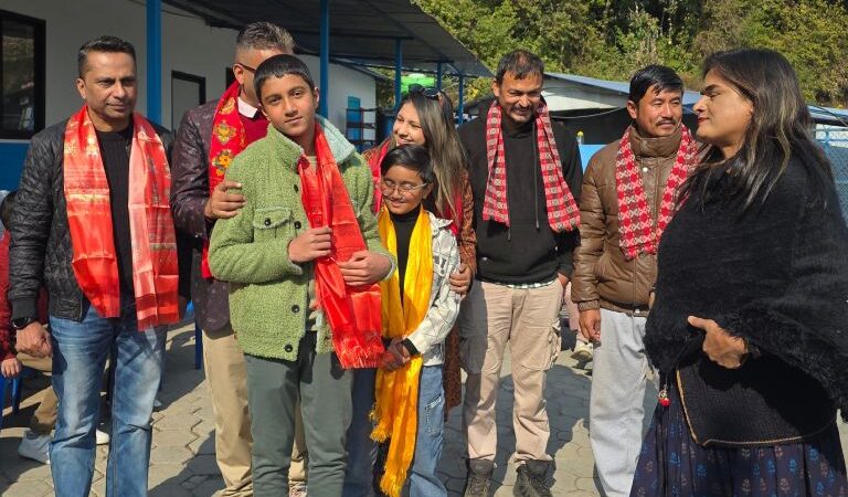 ५१ औं दिनमा ‘परान’ टिम पुग्यो आश्रम,अनाथ तथा बृद्धबृद्धालाई न्यानो कपडा