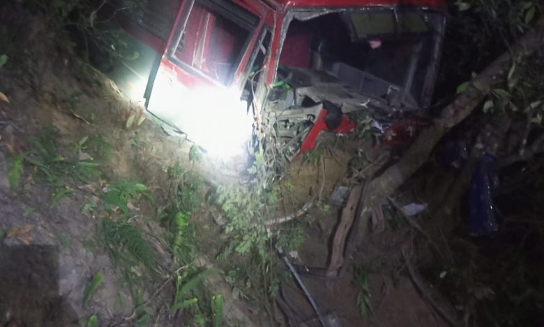 काठमाडौँको साँखु नजिकै बस दुर्घटना, ४ जनाको मृत्यु