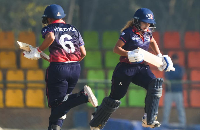 थाइल्यान्डविरुद्धको खेलमा ब्याटिङ गर्दै नेपाल थाइल्यान्डविरुद्धको खेलमा ब्याटिङ गर्दै नेपाल