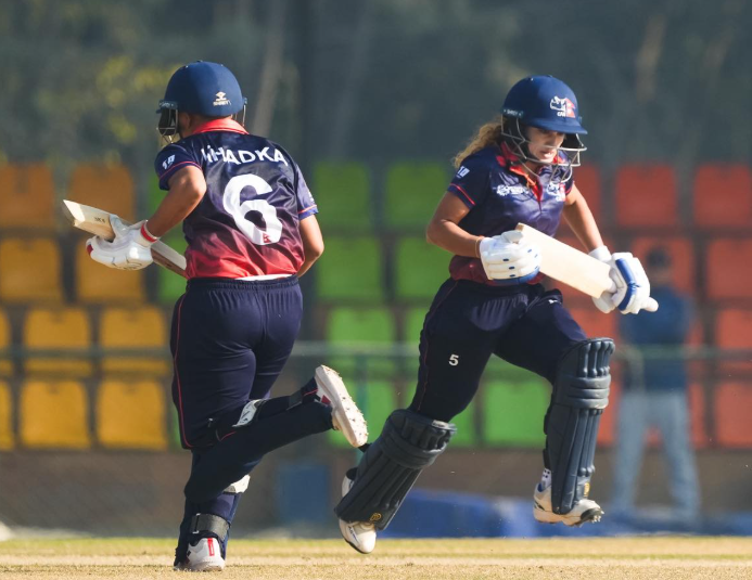 थाइल्यान्डविरुद्धको खेलमा ब्याटिङ गर्दै नेपाल थाइल्यान्डविरुद्धको खेलमा ब्याटिङ गर्दै नेपाल