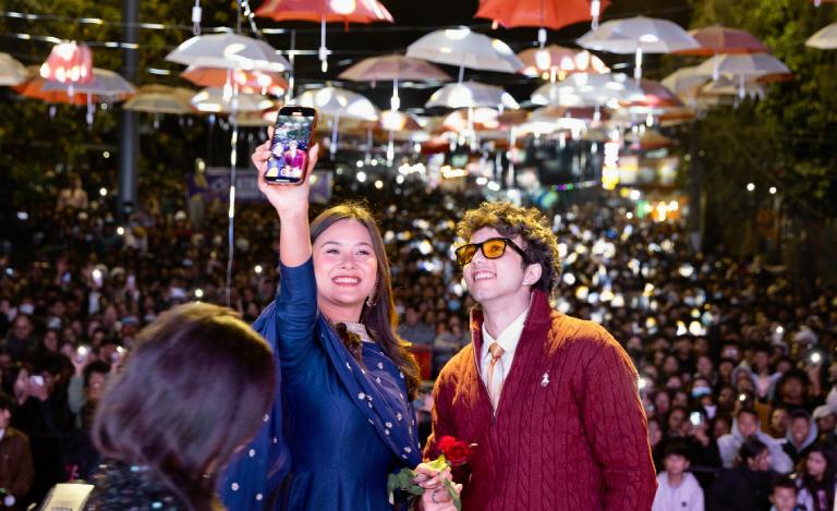 करिब ७ हजार दर्शकमाझ पोखरामा चलचित्र ‘कुमारी’को भव्य कन्सर्ट