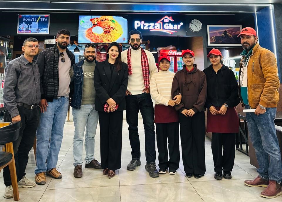 झापाको माइमेलामा ‘परिवर्तन’ को रौनक, सुशील र अञ्जना फ्यानसँग झुमे