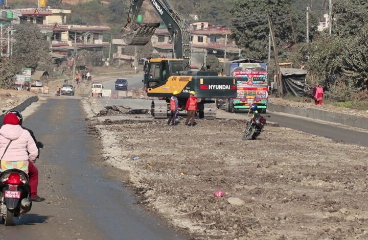 मुग्लिन-मलेखु सडकको काम तीन वर्षमा ३७ प्रतिशत मात्र