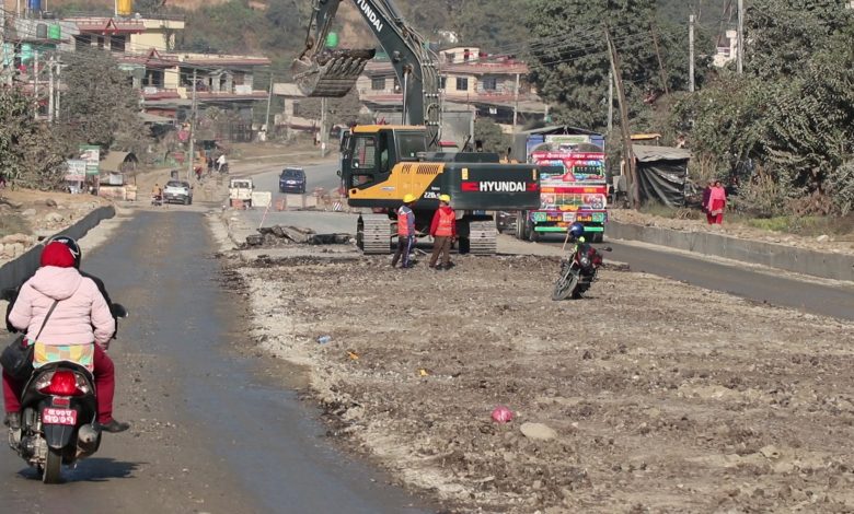 मुग्लिन-मलेखु सडकको काम तीन वर्षमा ३७ प्रतिशत मात्र