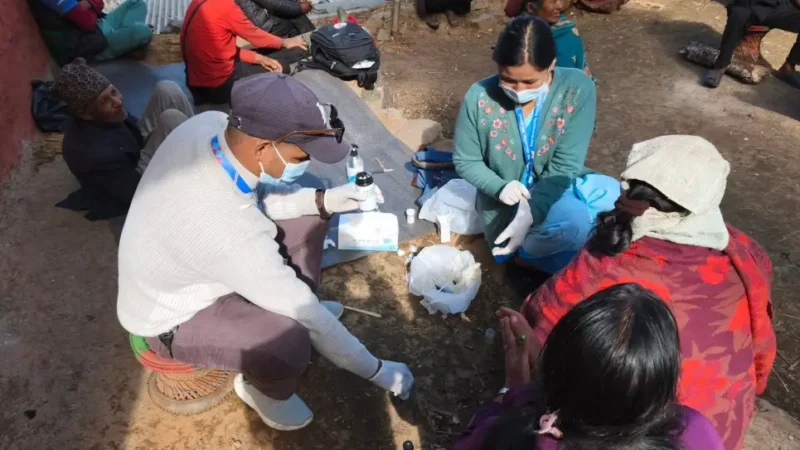 नसर्ने रोगका बिरामी पहिचान गर्न टोलमै पुगेर स्वास्थ्य परीक्षण