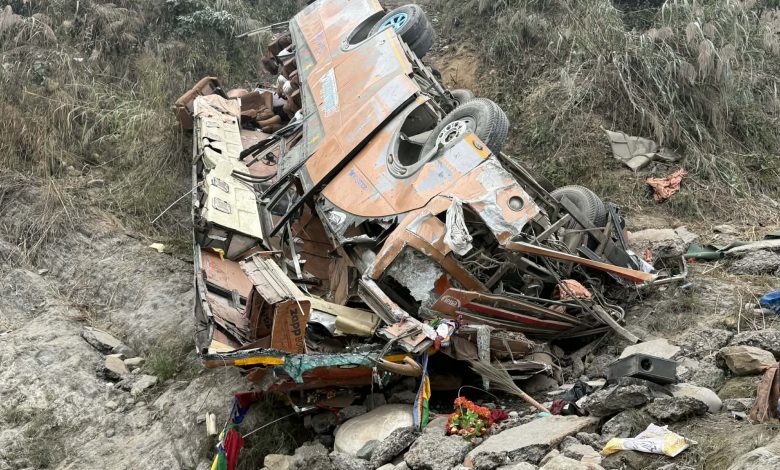 दुर्घटनामा मृत्यु भएका १९ जनामध्ये १३ जनाको सनाखत (नामसहित)