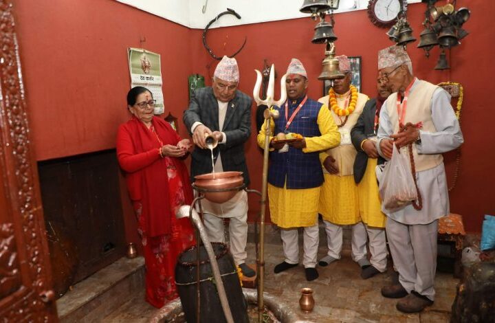 राष्ट्रपति पौडेलद्वारा भण्डारेश्वर महादेवको दर्शन