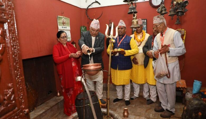 राष्ट्रपति पौडेलद्वारा भण्डारेश्वर महादेवको दर्शन