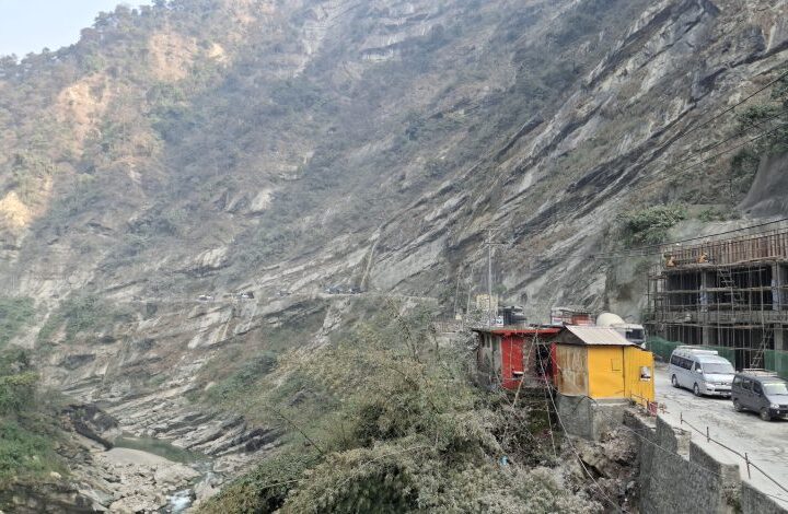 तिनाउ खोलामा डुबेर दुई भारतीय पर्यटक बेपत्ता