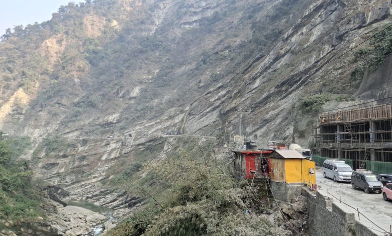 तिनाउ खोलामा डुबेर दुई भारतीय पर्यटक बेपत्ता