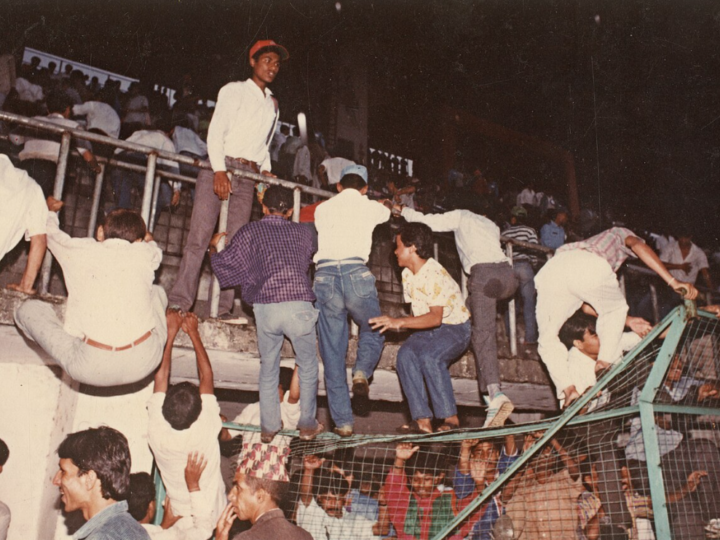 दशरथ रंगशालामा भागदौड हुँदा ७१ दर्शकले गुमाएका थिए ज्यान, खेलकुदमन्त्रीले दिएका थिए राजा वीरेन्द्रसामु राजीनामा « रिपोर्टर्स नेपाल